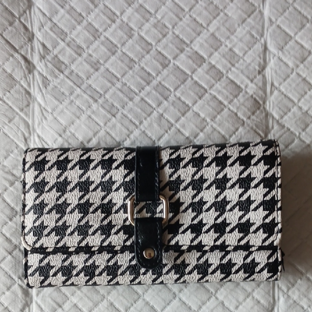 Houndstooth Clutch Wallet with Black Strap